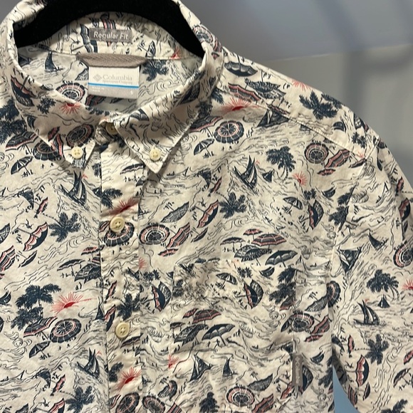 Columbia Button Down Beach Scene, Size Small - Picture 2 of 3